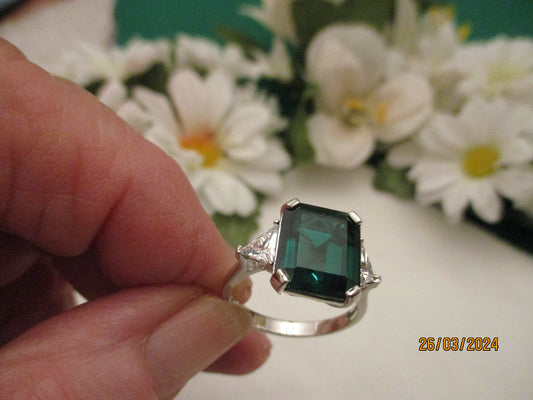 Emerald Green Silver Ring.